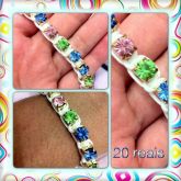 Pulseira Branca Com pedras Brilhantes