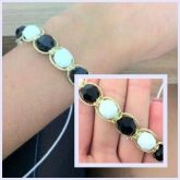 Pulseira Dourada com Pedras Preta e Branca