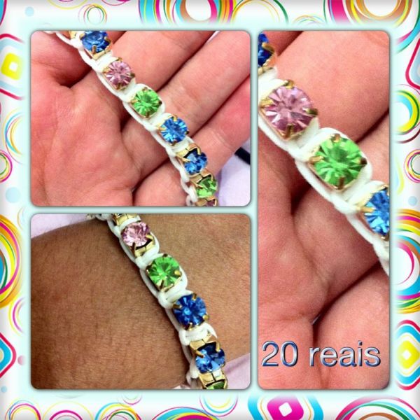 Pulseira Branca Com pedras Brilhantes