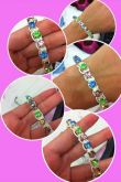 Pulseira Branca Com pedras Brilhantes Coloridas